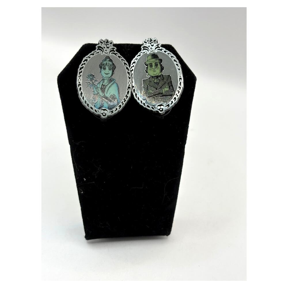 Disney Haunted Mansion Bride Hatbox Ghost Black Enamel Pin Pair Set - Picture 2 of 4